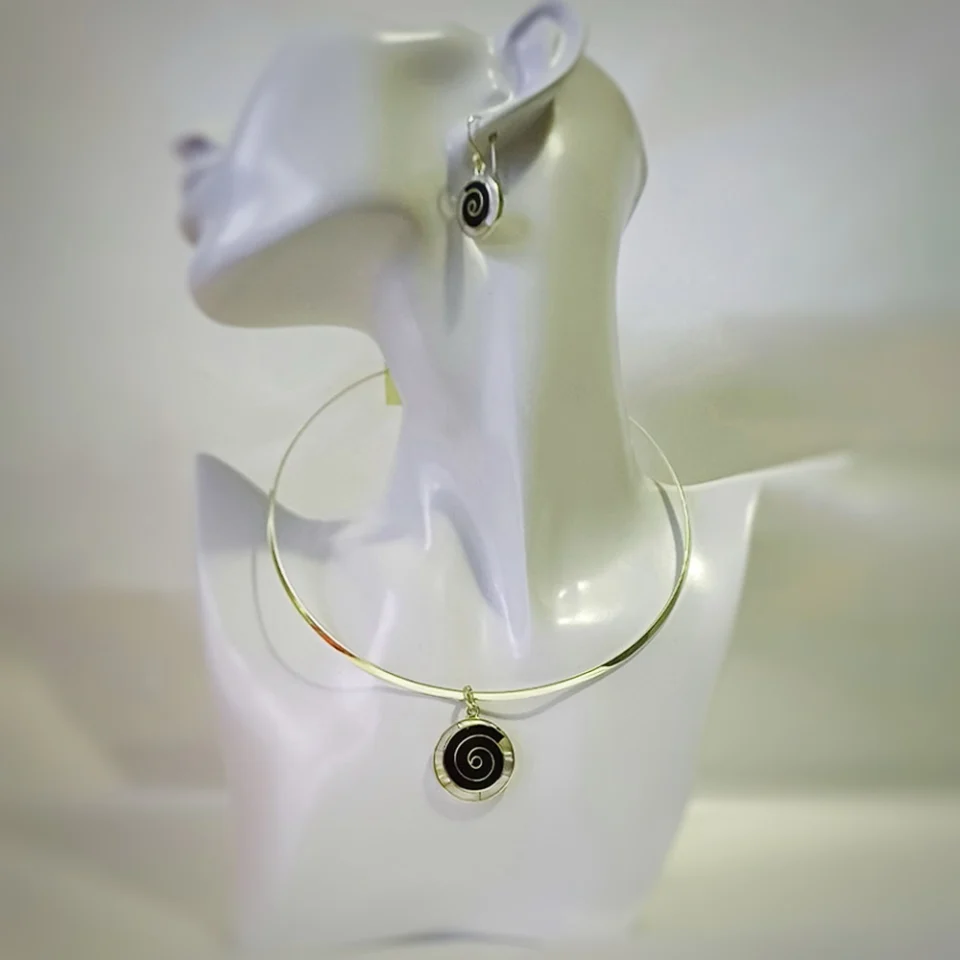 Spiral Mother Pearl & Onyx Pendant