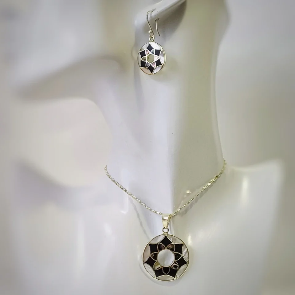 Divine Mandala Abalone Nacre Onyx Set of earrings and Pendant